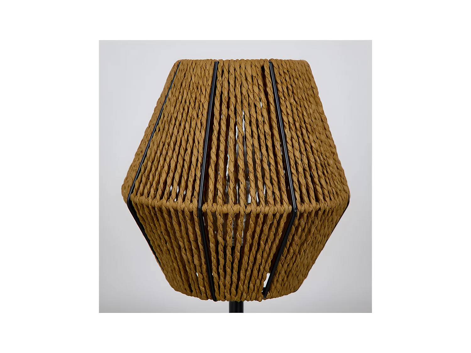 Candelero led con tulipa de cuerda y pie de metal negro natur