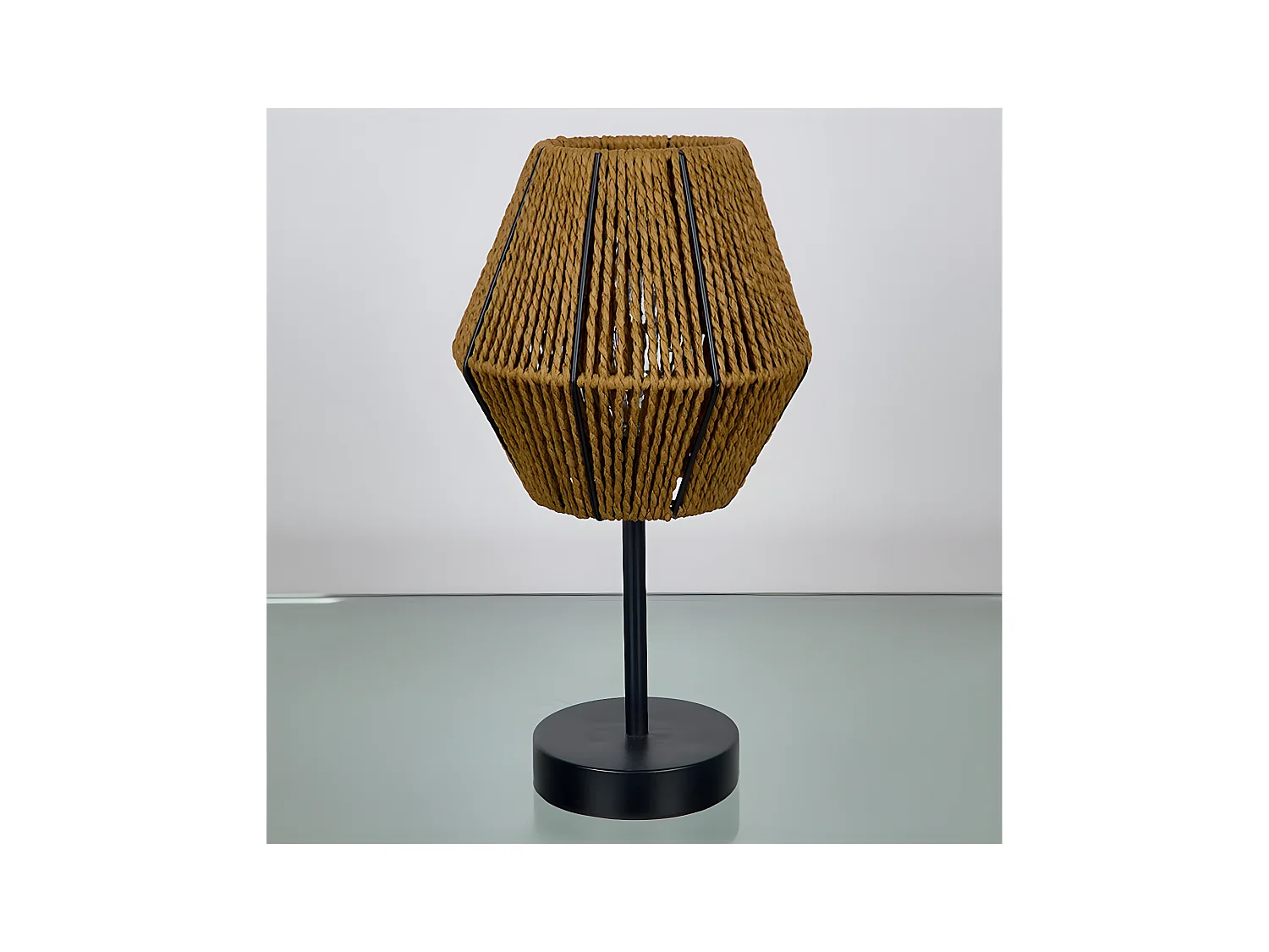 Candelero led con tulipa de cuerda y pie de metal negro natur