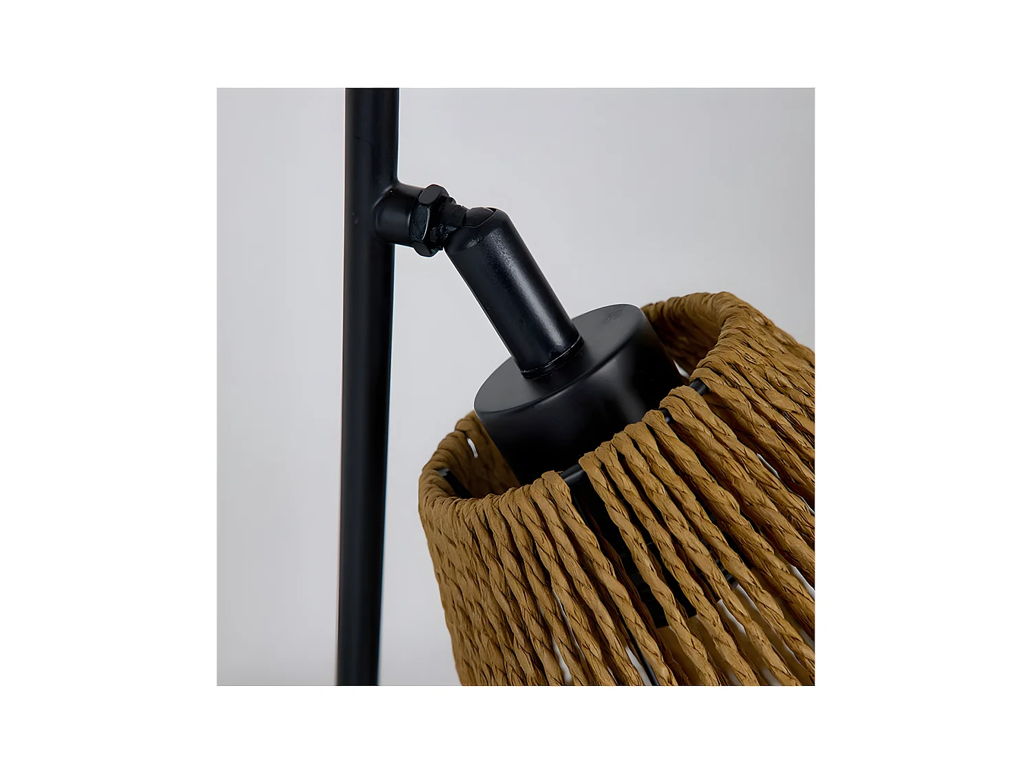 Lampara de sobremesa de 46cm con tulipa de cuerda en forma de cilindro natur