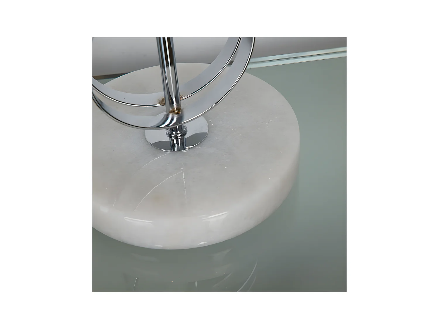 Lampara pie de aros en metal plateado y tulipa gris ring