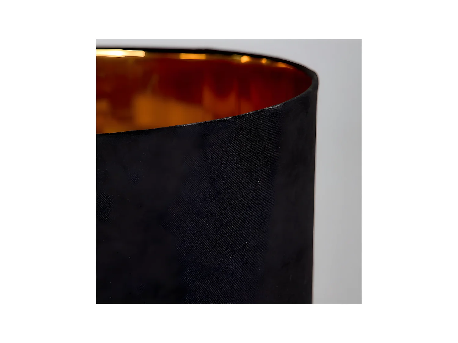 Lampara de metal dorado con tulipa negra empire