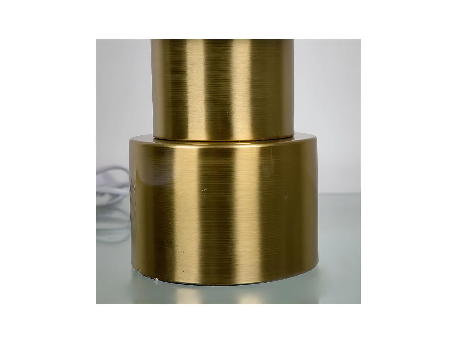 Lampara de metal dorado con tulipa negra empire