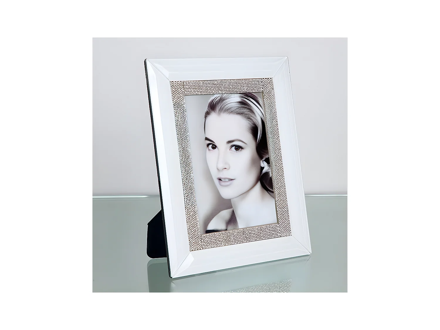 Portafoto para foto 10*15 de cristal blanco con detalle de brillantes en el marco grace