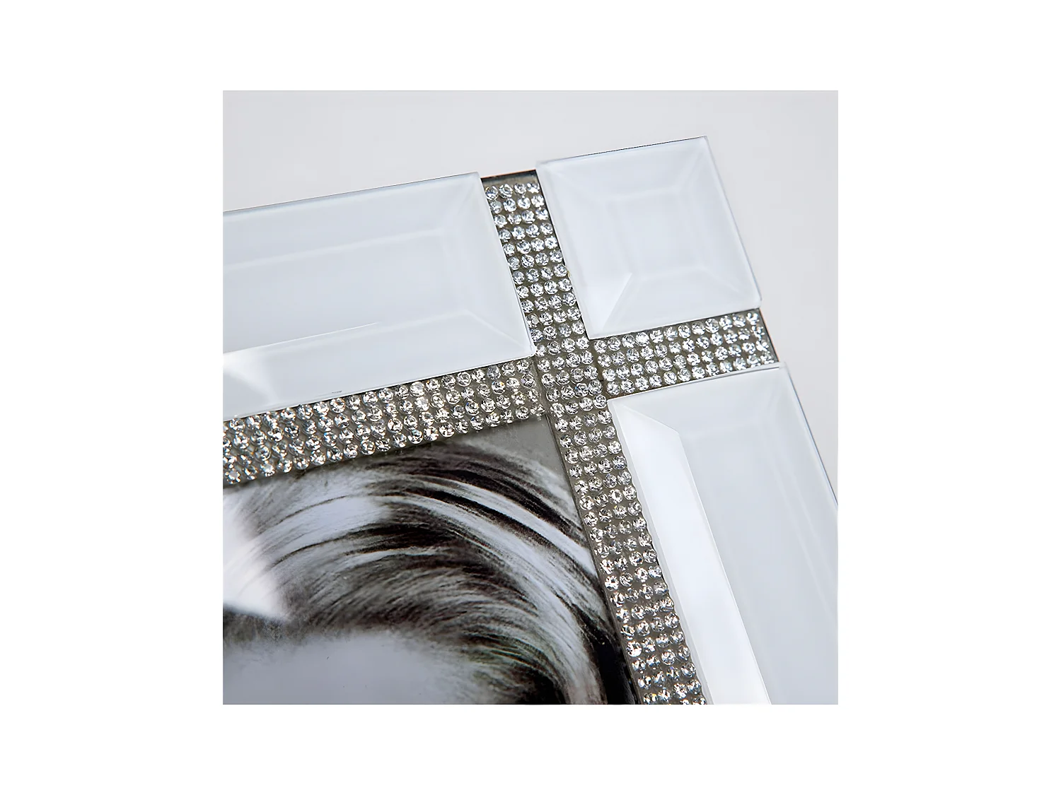 Portafoto de cristal para foto 10*15 en color blanco con detalle de brillantes lucca
