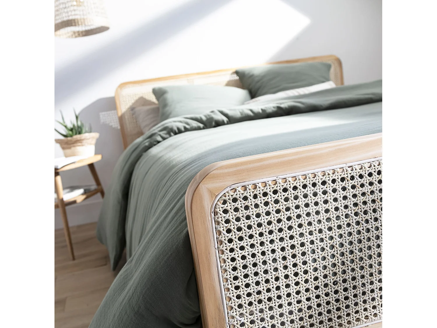 Lit adulte en pin massif avec véritable cannage 140x190 - LT17018