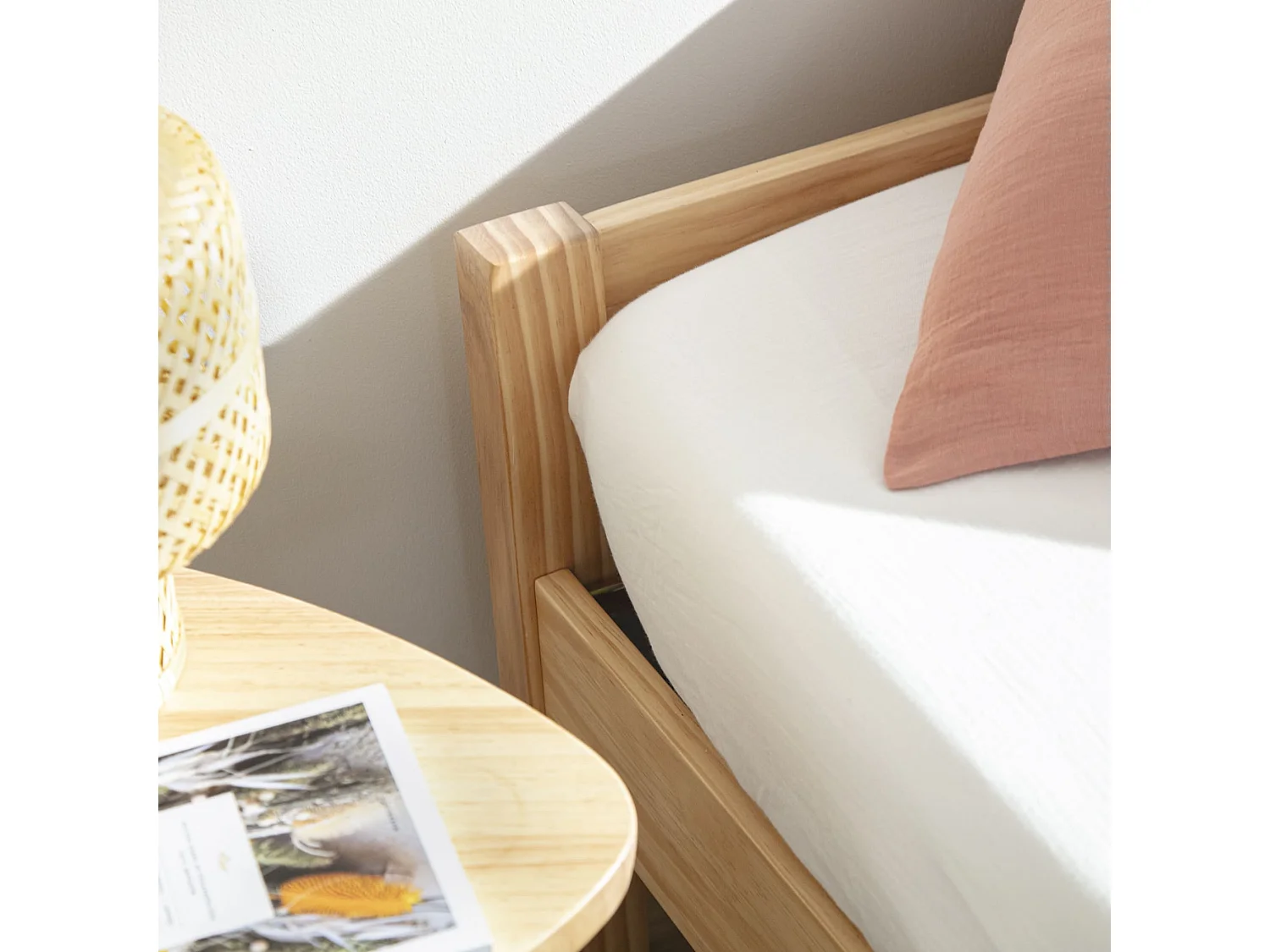 Lit adulte en pin massif avec pieds carrés 140x190 - LT17020