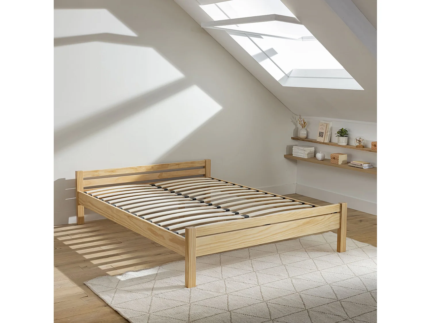 Lit adulte en pin massif avec pieds carrés 140x190 - LT17020