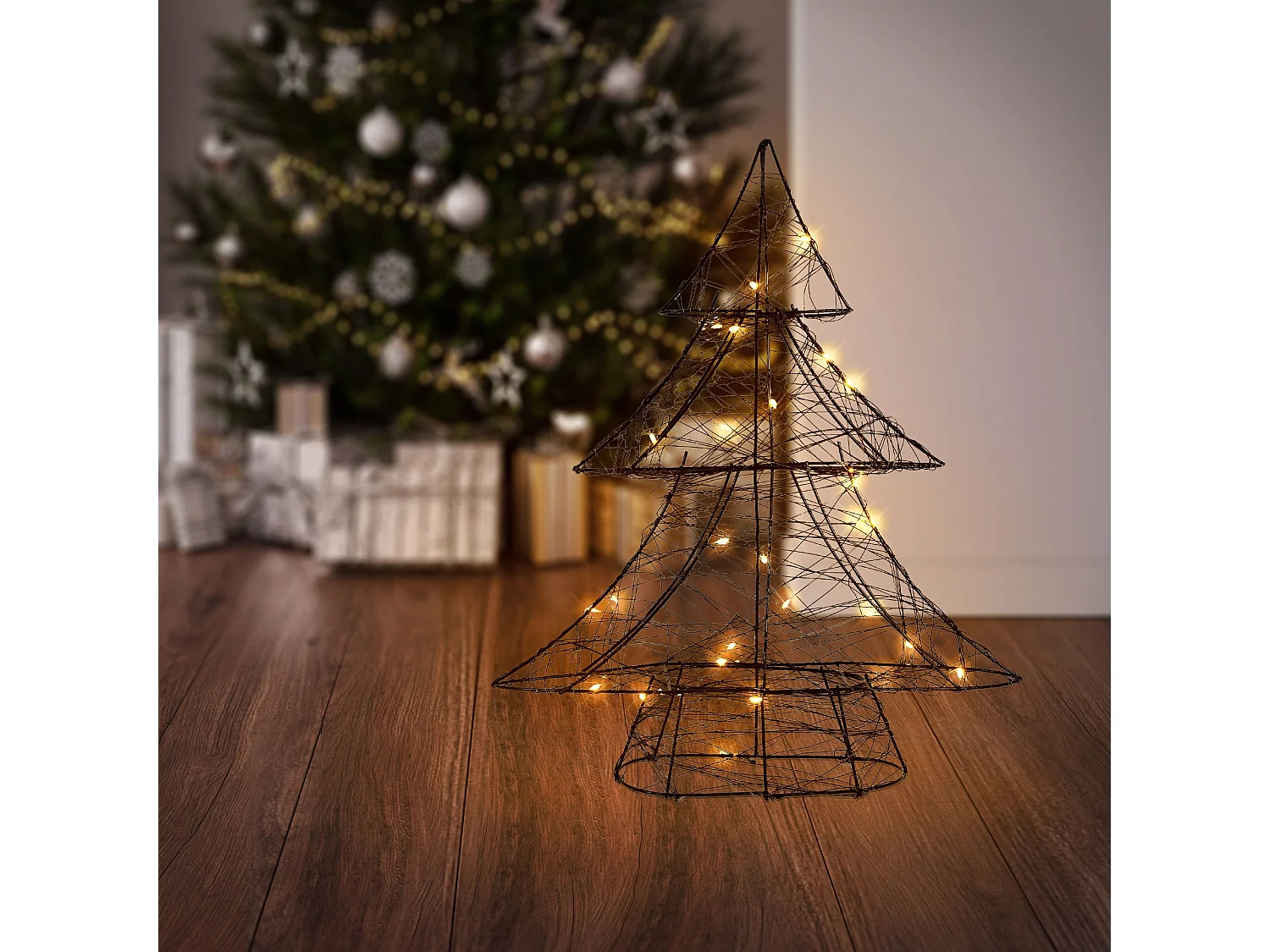 ECD Germany LED-deco kerstboom met 30 warmwitte LED's, 40 cm hoog, metaal, kunstkerstboom met verlichting & timer, voor binnen, op batterijen
