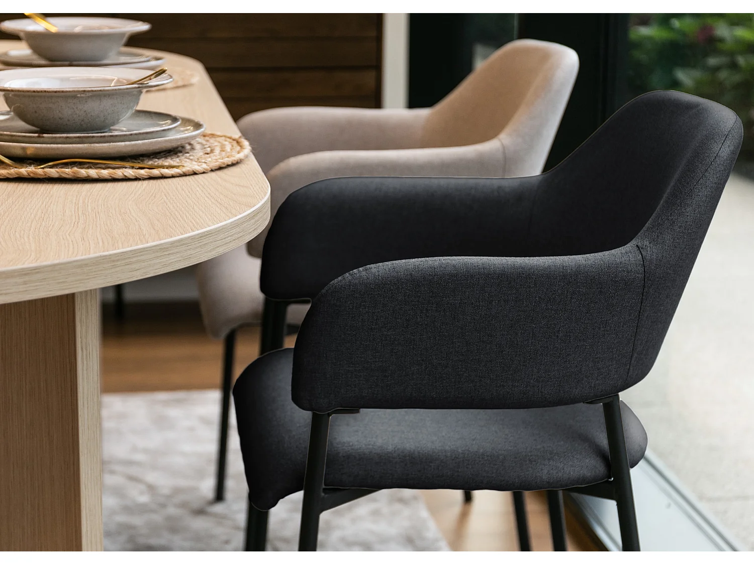 Chaise tapissée avec accoudoirs - graphite - AZHAI