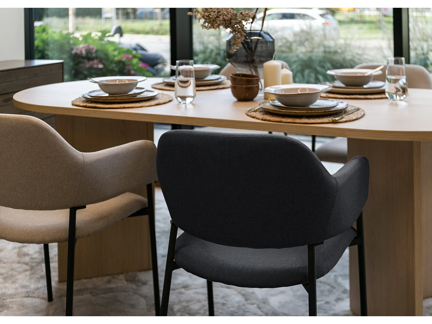 Chaise tapissée avec accoudoirs - graphite - AZHAI