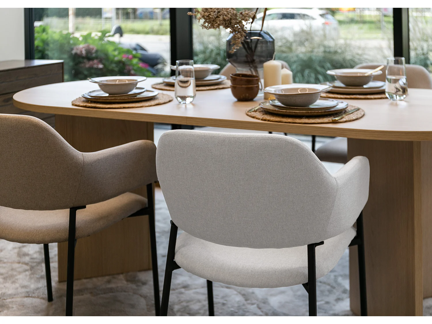 Chaise tapissée avec accoudoirs - gris clair - AZHAI