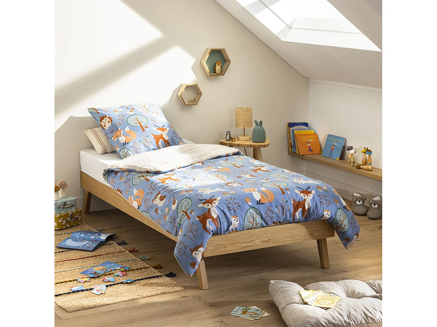 Lit enfant avec pieds évasés scandinaves 90x190 - LT17016