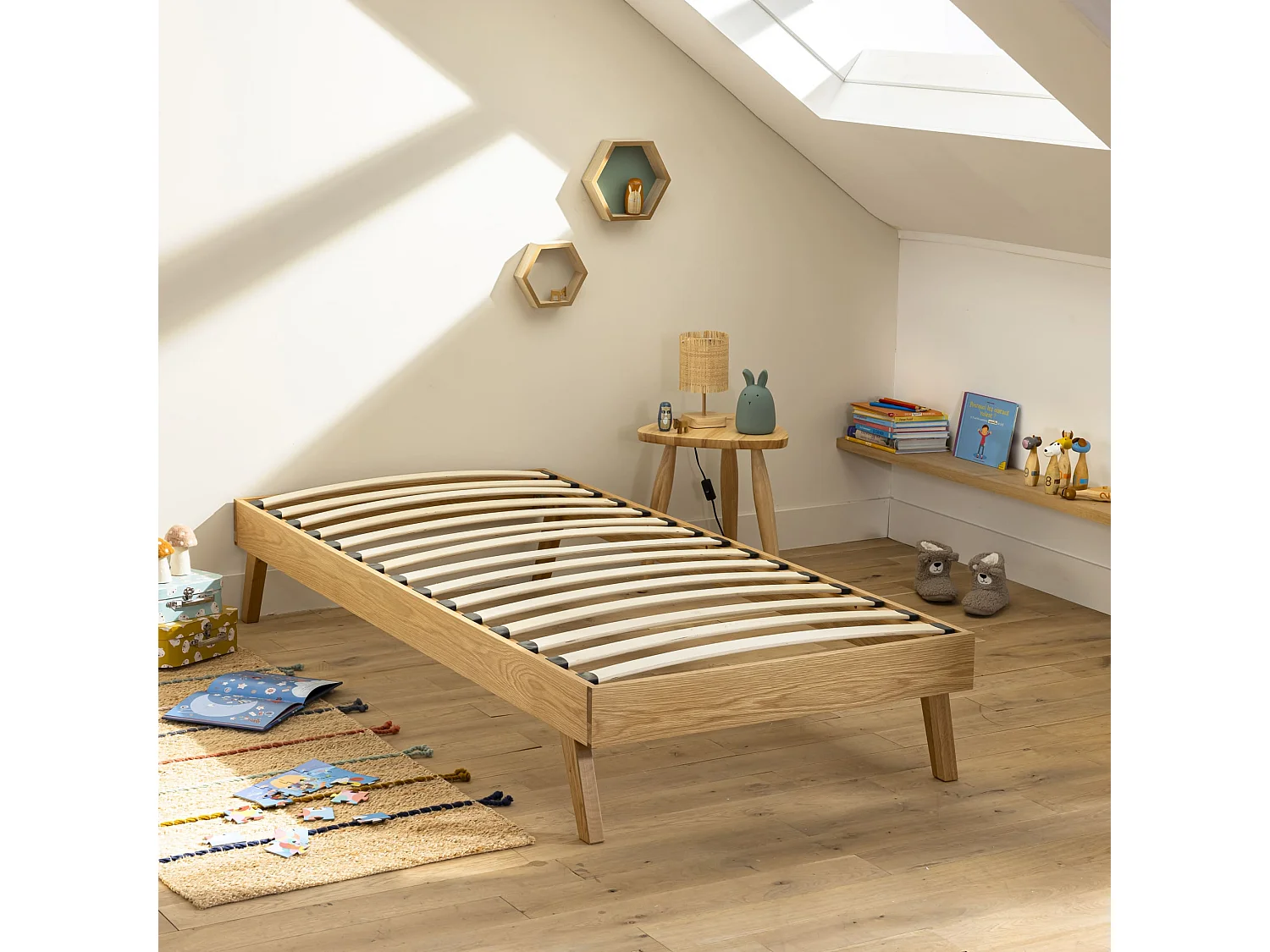 Lit enfant avec pieds évasés scandinaves 90x190 - LT17016