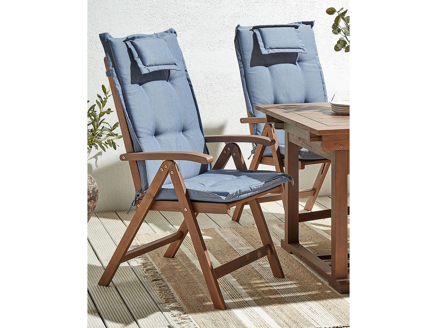 Gartenstuhl 2er Set Akazienholz dunkelbraun klappbar mit Auflagen blau Amantea