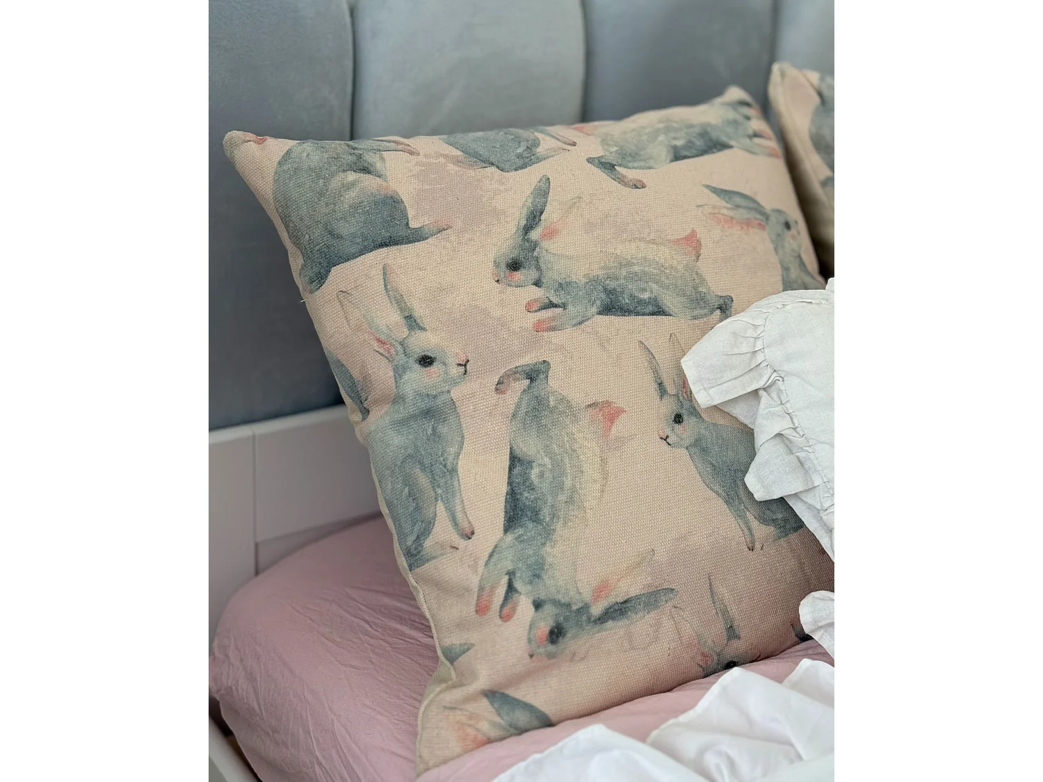 Lot de 2 coussins en coton à motif de lapin rose 45 x 45 cm RATIBIDA
