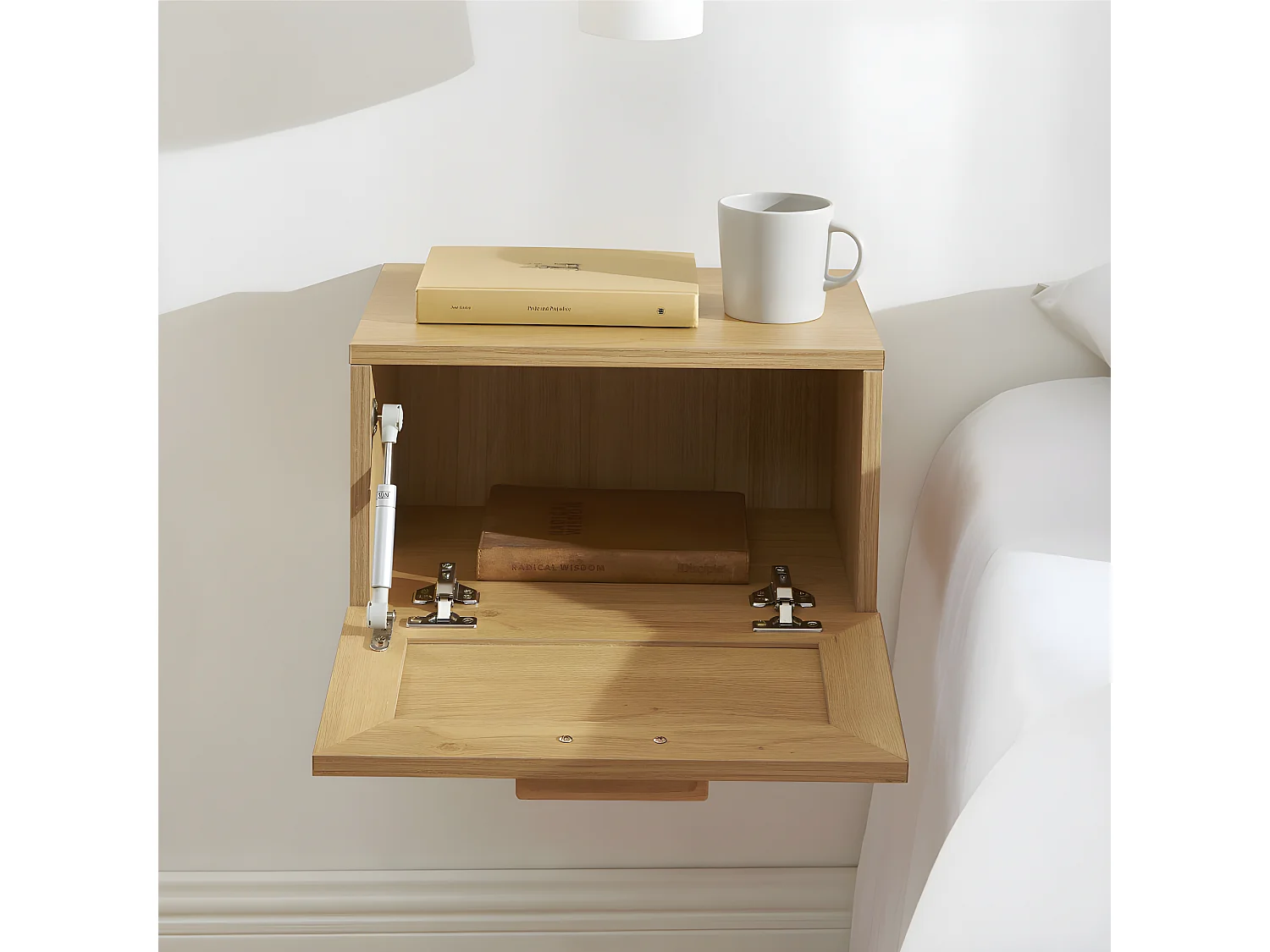 June - Lot de 2 tables de chevet murales avec rangement en bois et cannage - Bois clair