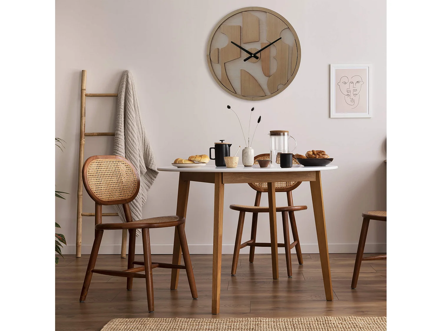 Orologio a Muro Tondo Marrone con Quadrante Intagliato