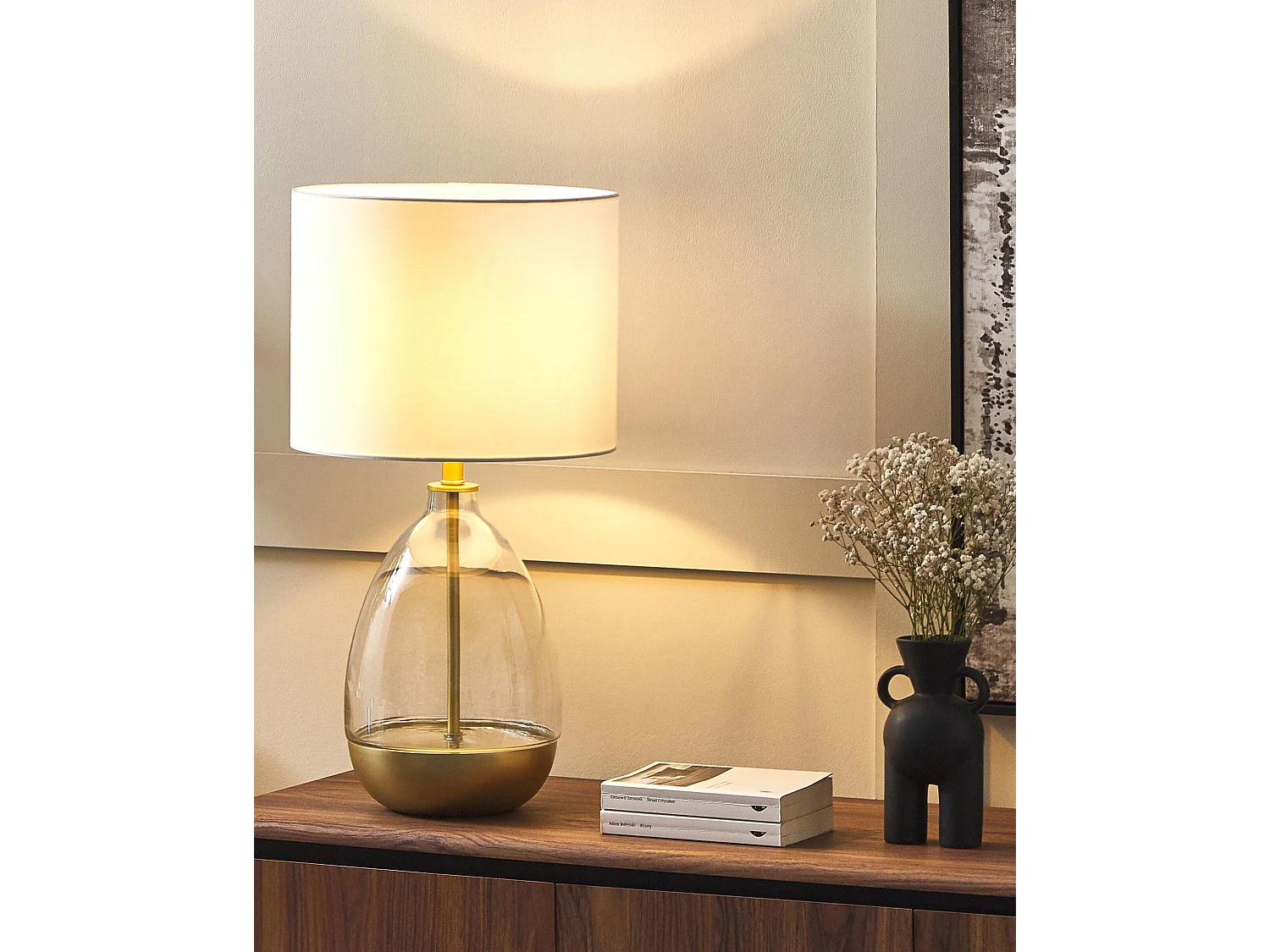 Moderne Tischlampe Vase-Optik Glassockel Stoff-Lampenschirm weiß / gold 63 cm Okari