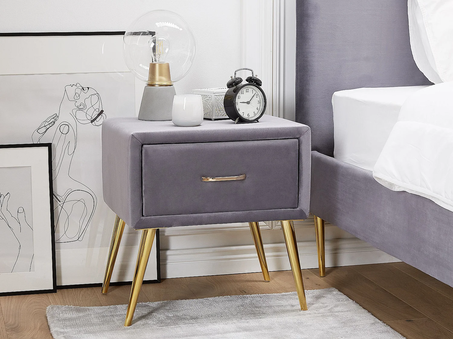 Nachttisch Samtstoff grau mit Schublade Metallgestell gold Modern Glam Flayat