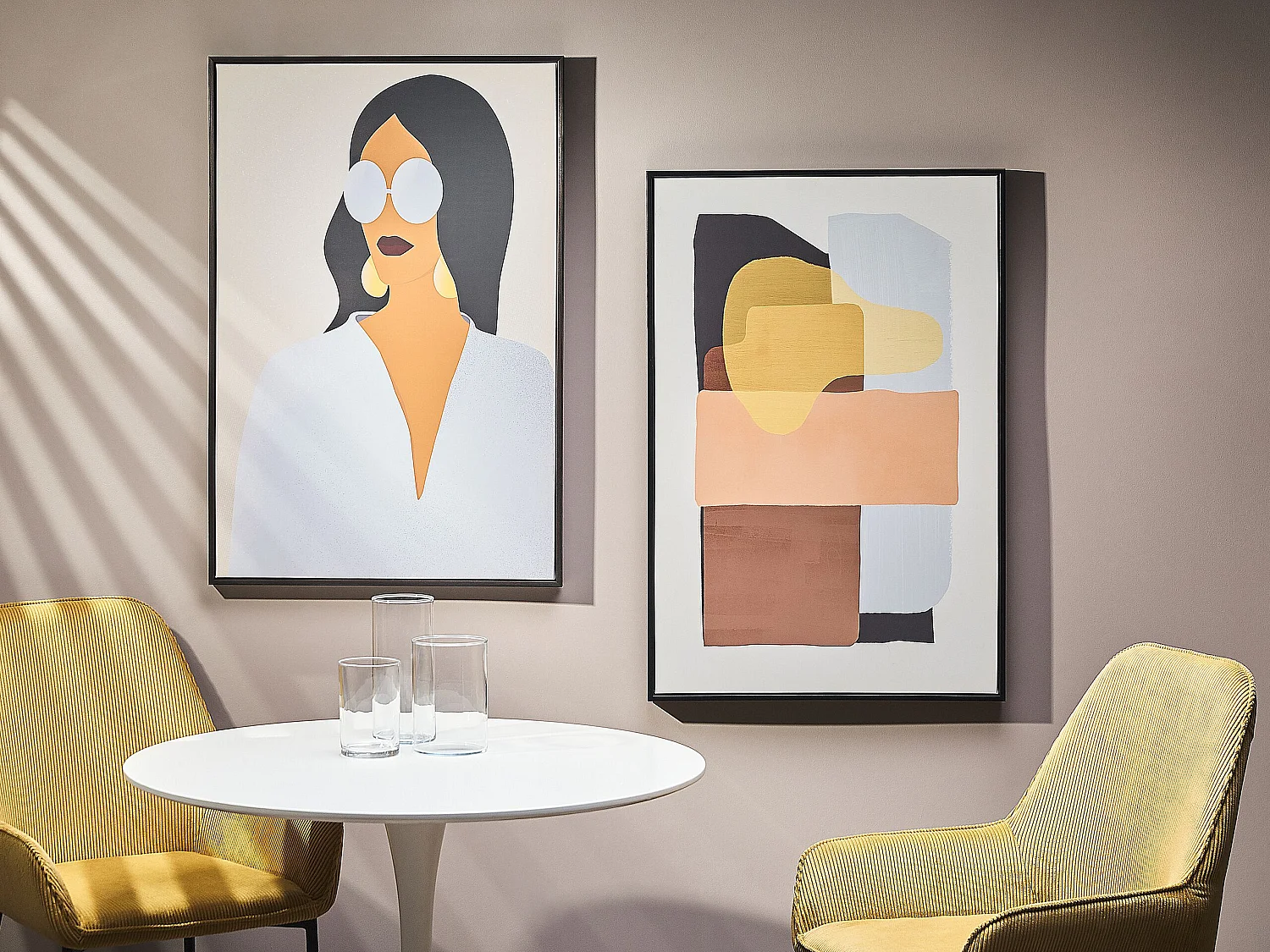 Imprimé sur toile ENNA Motif féminin 63 x 99 cm Multicolore