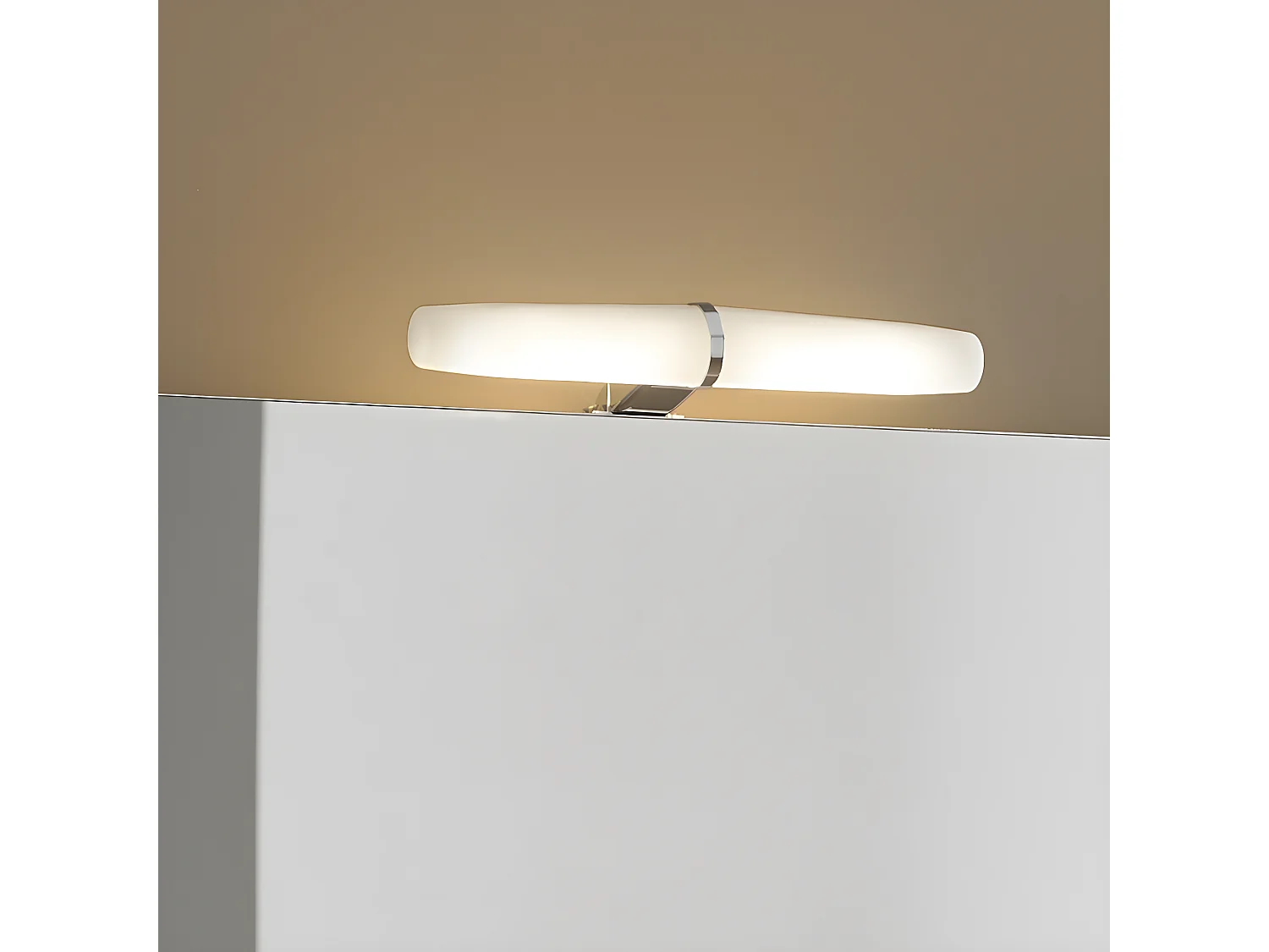 Applique de salle de bain LED Eva 6W 392lm 4000K blanc cylindrique avec détail argenté