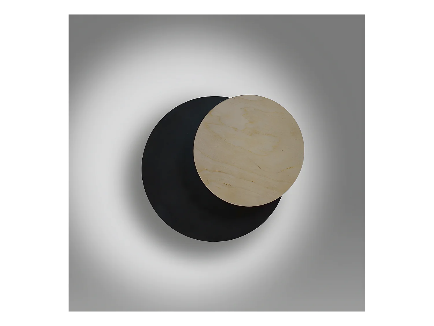 Scandinavische stijl wandlamp Aura met zwarte voet en houtlook cirkel 1xG9