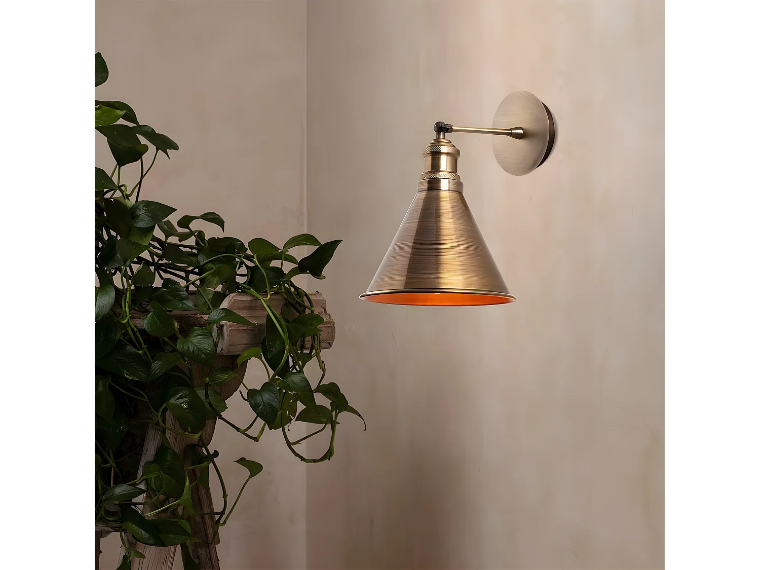 Harvey retro vintage stijl wandlamp met antiek gouden kap 1xE27