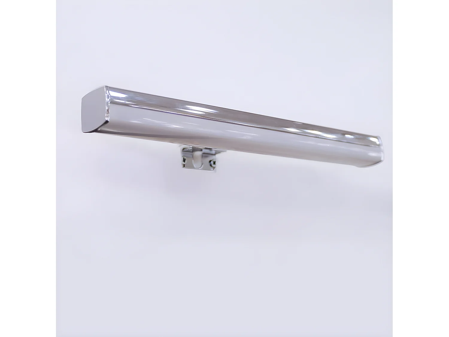 Aplique de baño LED Ruth 6W 412lm 5500K con estructura rectangular de aluminio IP44