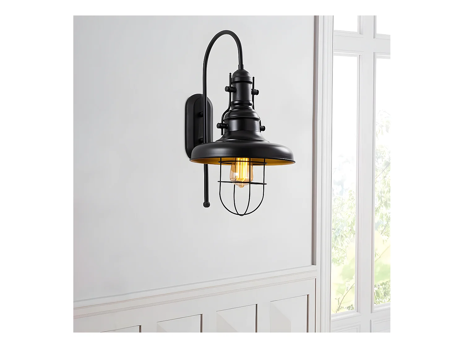 Wandleuchte im Vintage-Stil mit schwarzem Lampenschirm und Metallgitter 1xE27