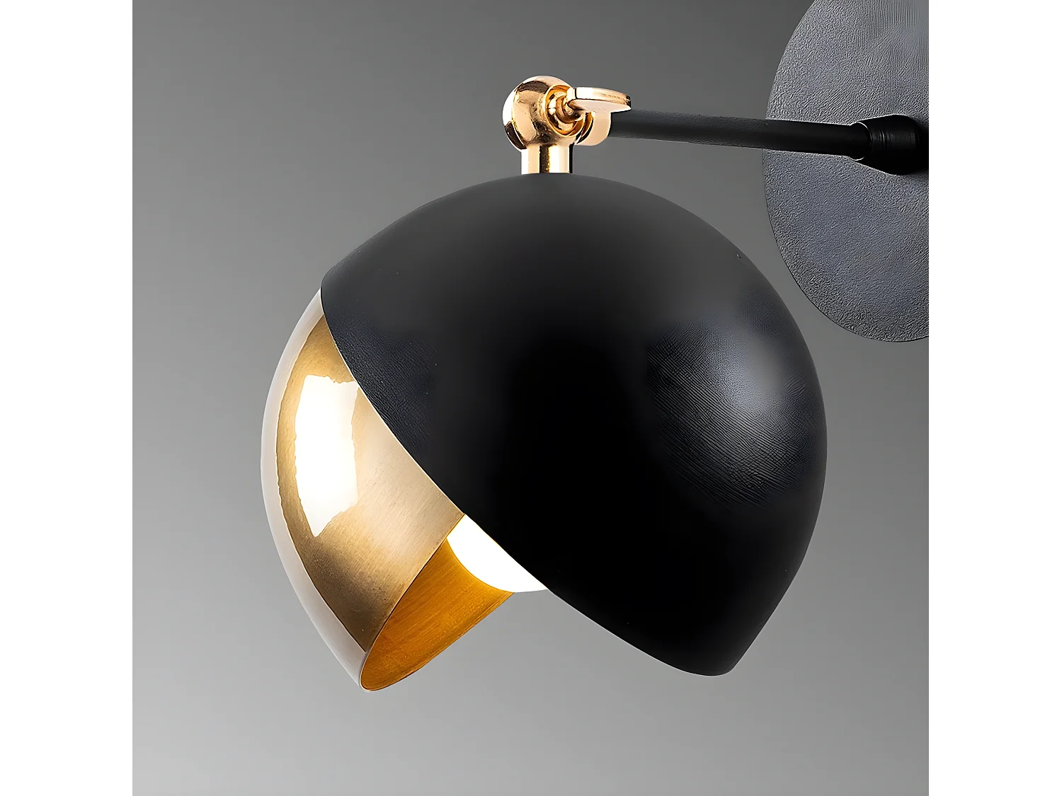 Harvey wandlamp met open halfrond scherm zwart en goud 1xE27