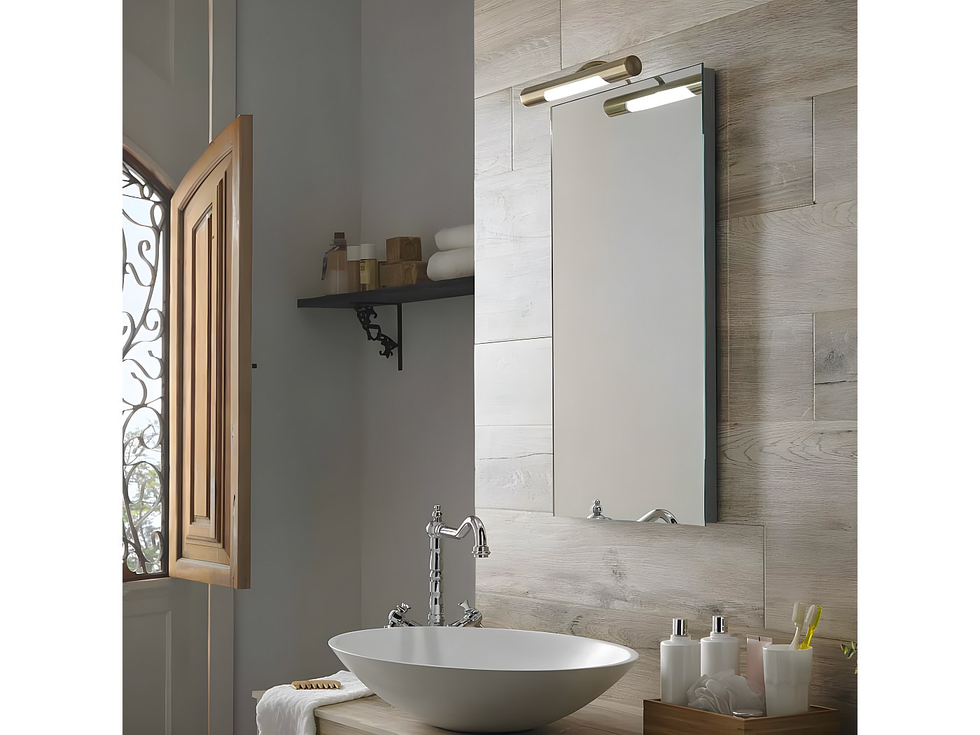 Applique de salle de bain LED cylindrique Andrea 5W en acier doré 5700K