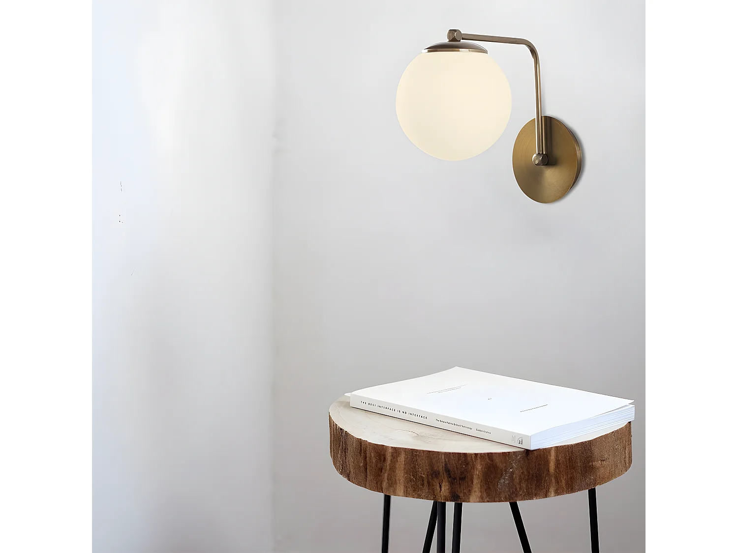 Applique Marga con struttura oro antico e sfera in vetro 1xE27