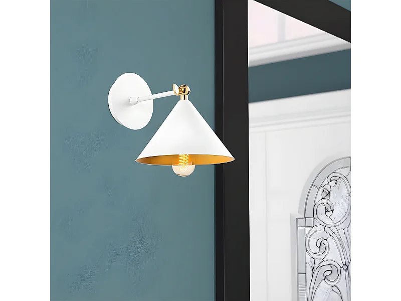 Applique Harvey de style nordique avec abat-jour blanc et détail doré 1xE27