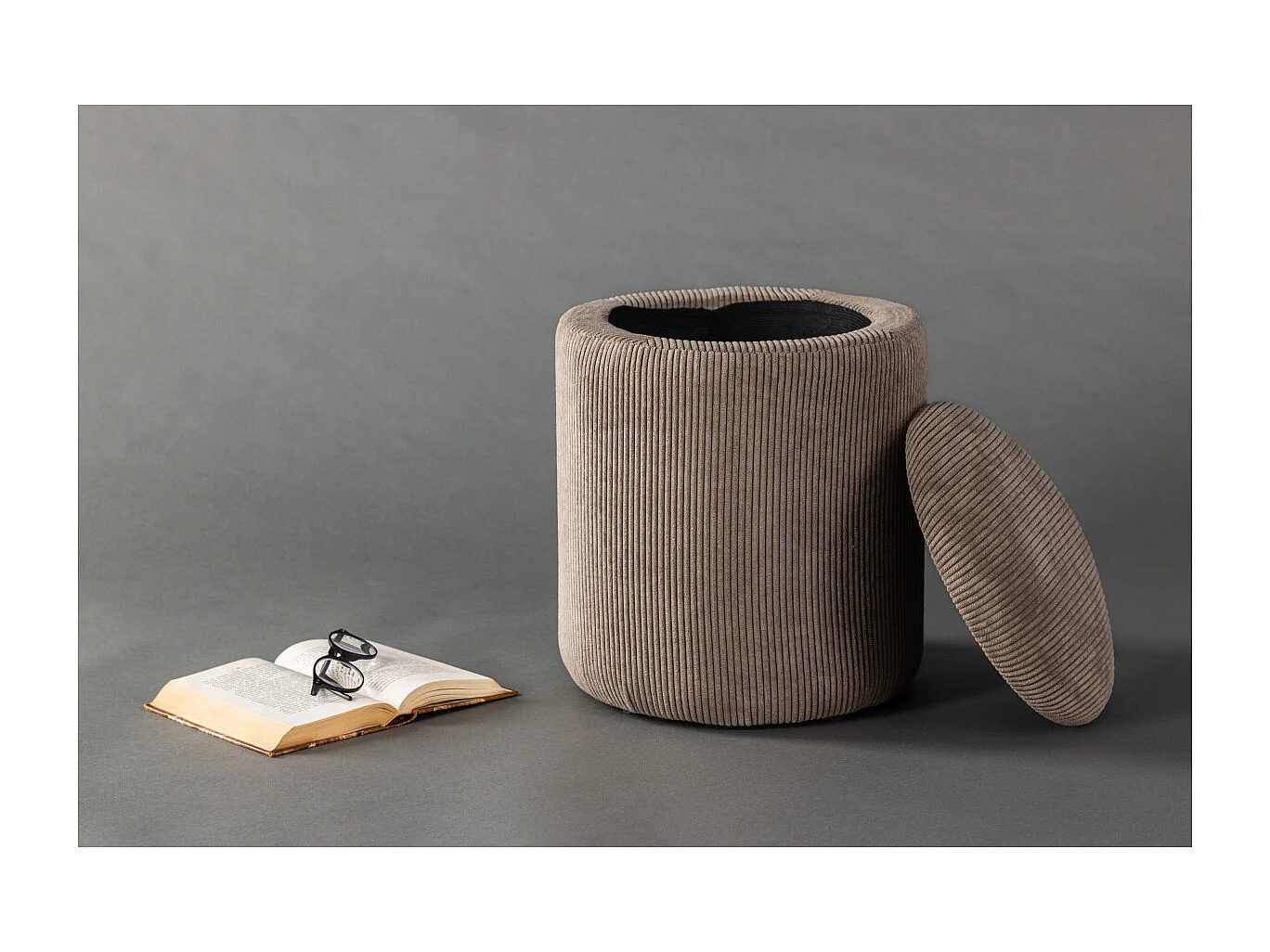 Limpen poef Ø32cm fluweel met opslag bruin.