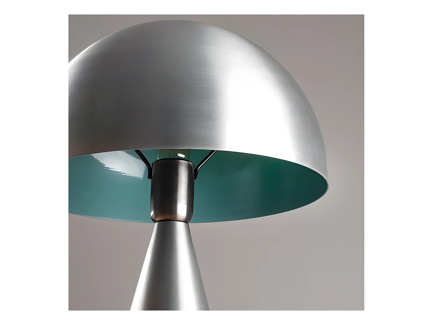 Tischleuchte Momo mit pilzförmiger Metallstruktur 1xE27 - Silber