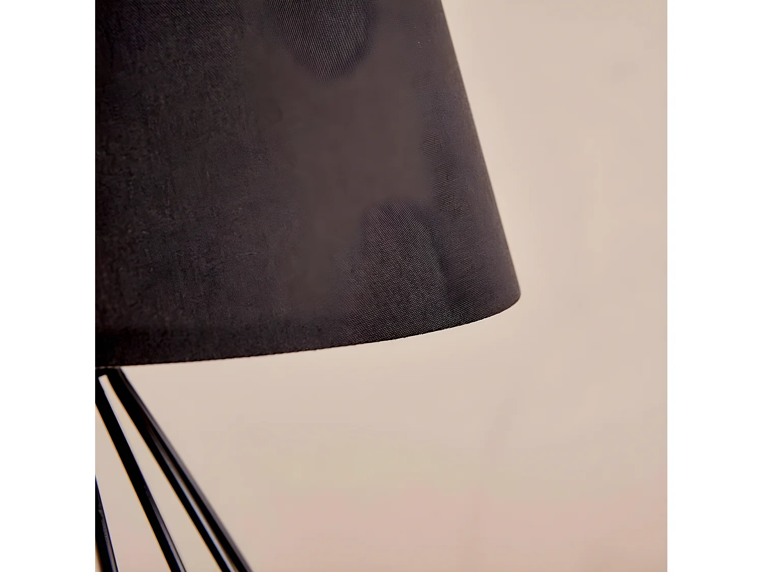 Lampe à poser Adélia avec structure décorative et abat-jour en tissu 1xE27 - Noir