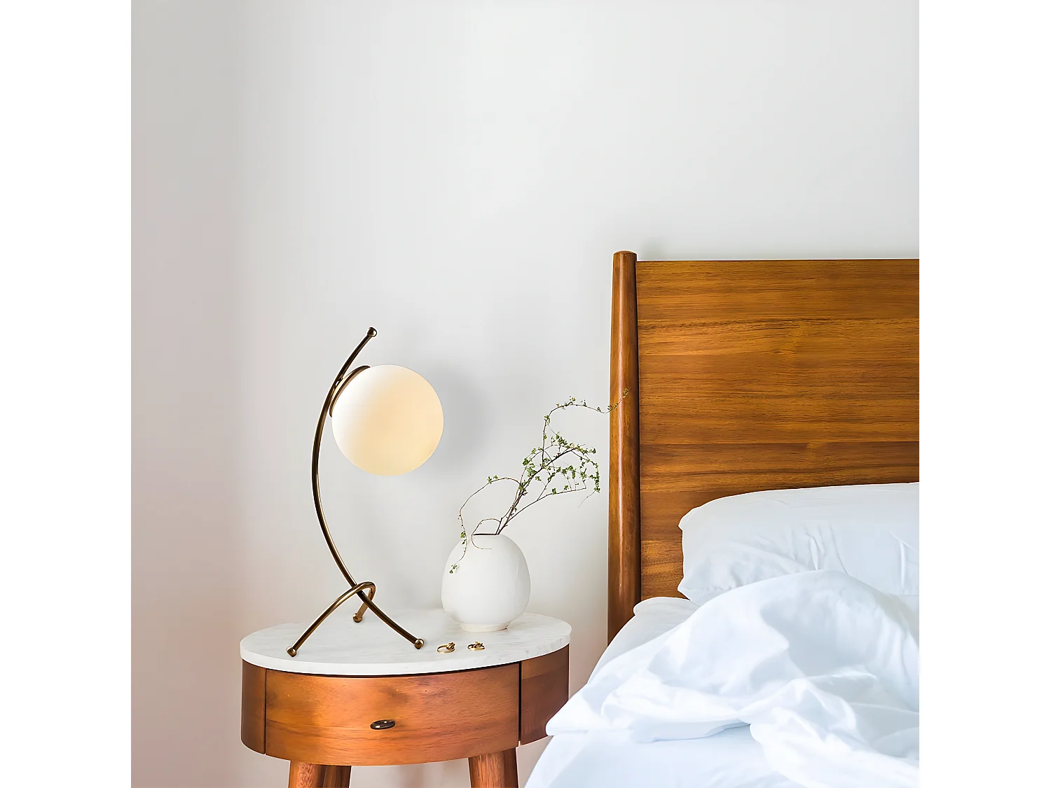 Lampe à poser Kelen avec structure moderne en métal et sphère en verre 1xE27 - Or