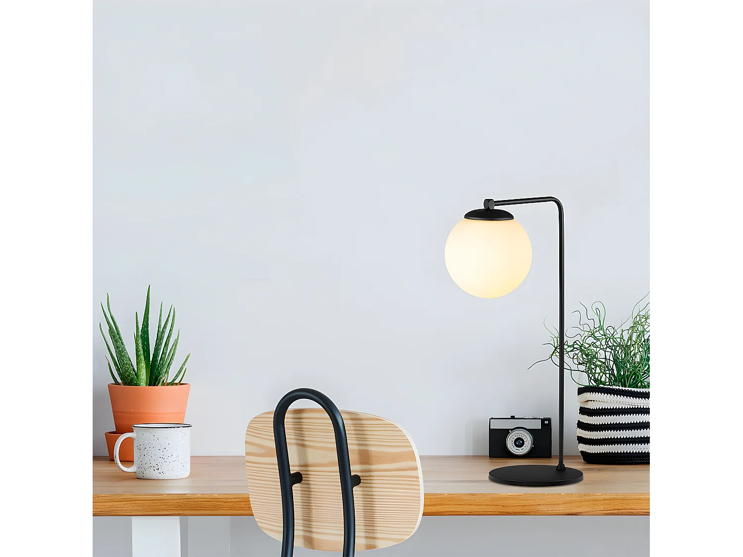Lampe à poser Marga de style nordique avec sphère en verre 1xE27 - Noir