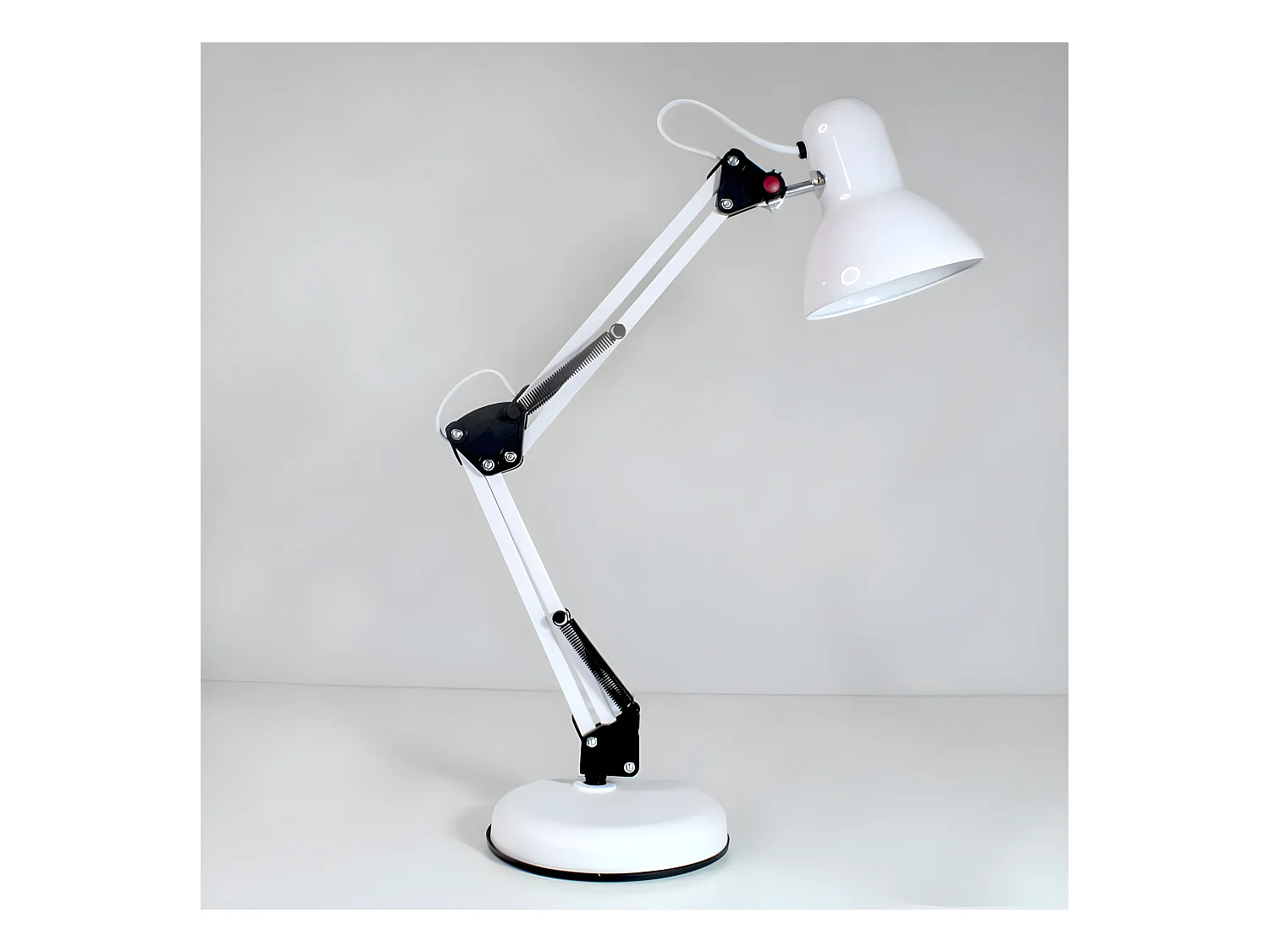 Flexo articulado Avati con estructura de metal 1xE27 - Blanco