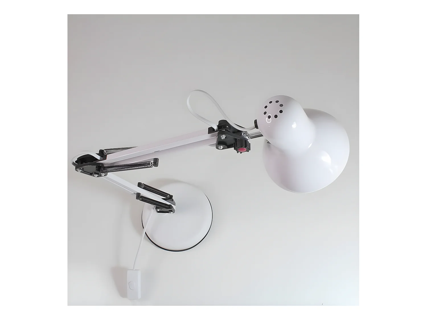 Flexo articulado Avati con estructura de metal 1xE27 - Blanco