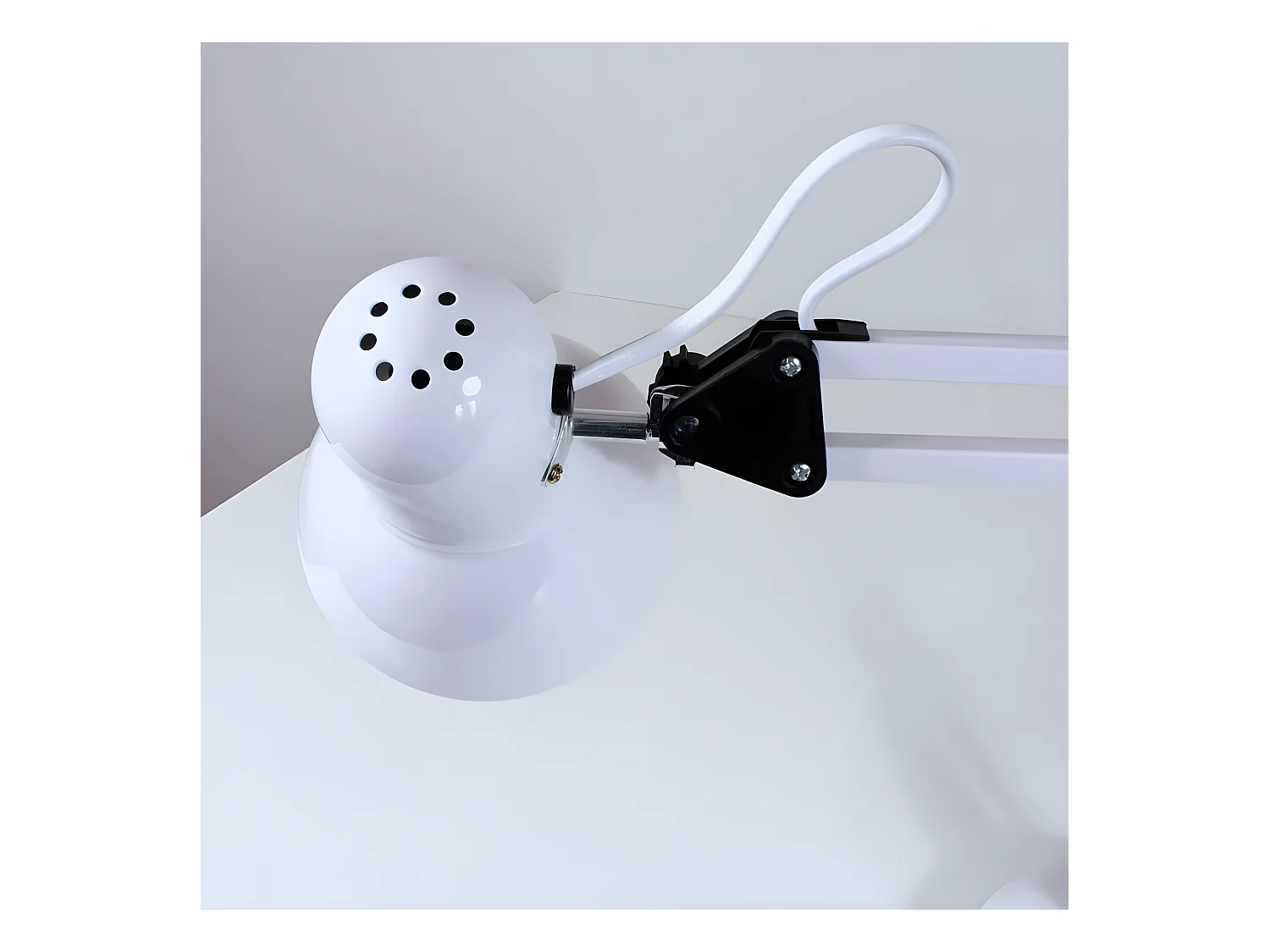 Flexo articulado Avati con estructura de metal 1xE27 - Blanco