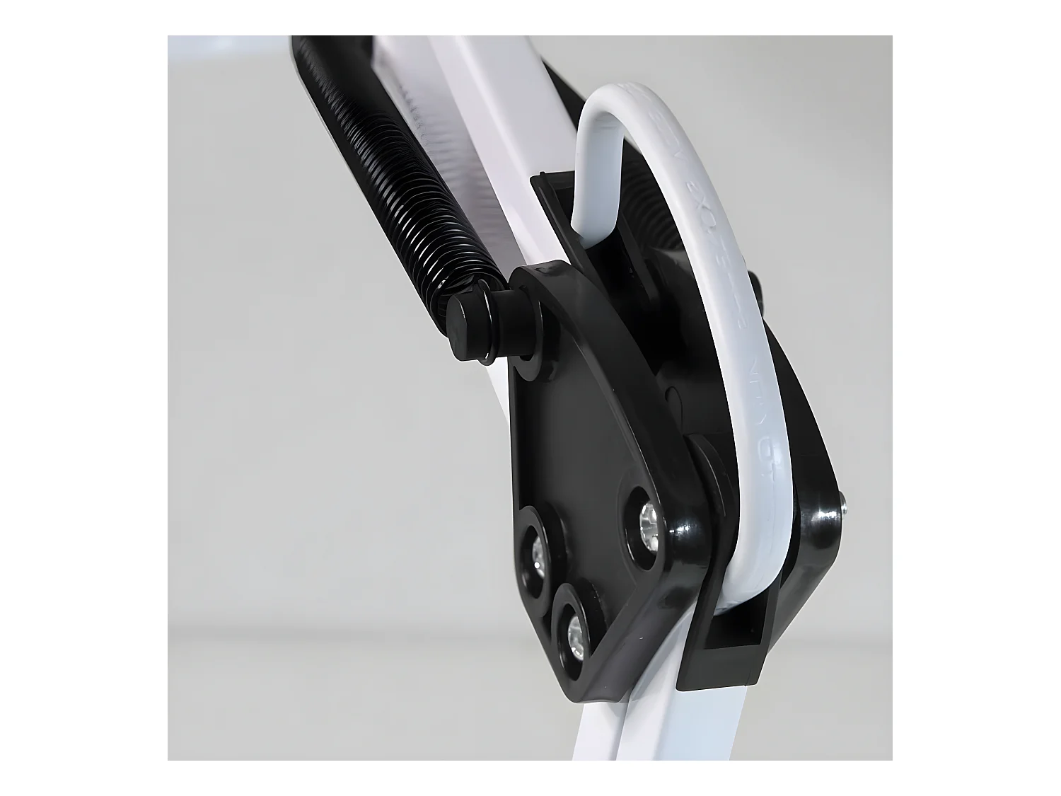 Flexo articulado Avati con estructura de metal 1xE27 - Blanco