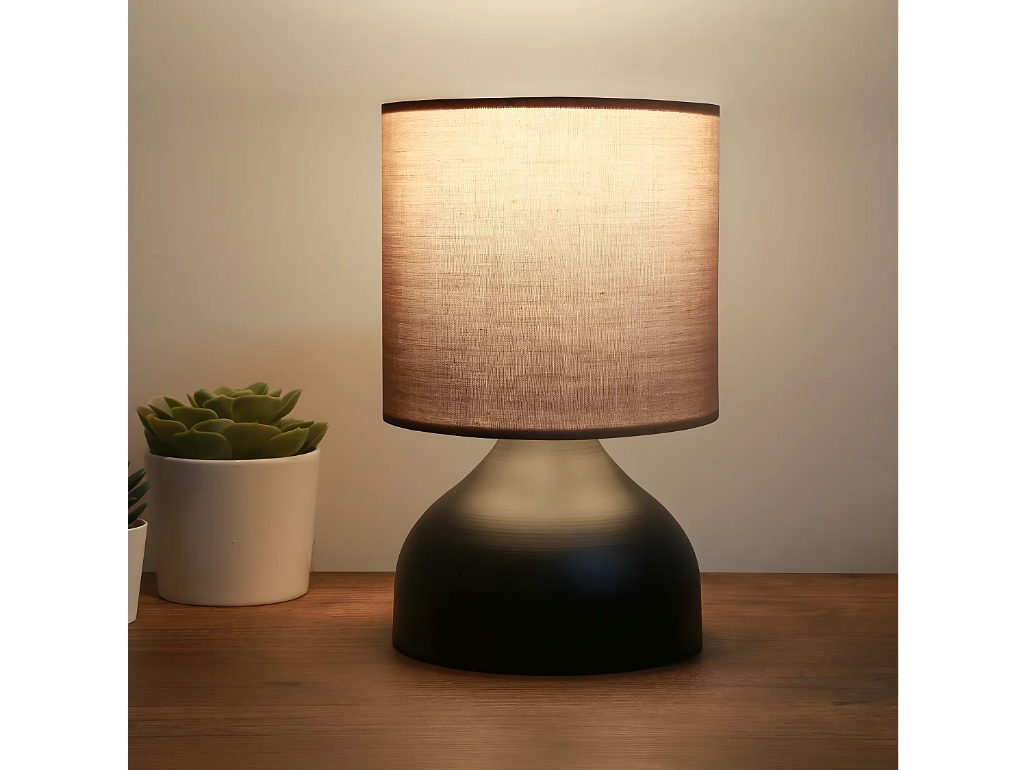 Lampe à poser Nedira avec pied en métal et abat-jour en tissu 1xE27 ø18,5cm - Noir