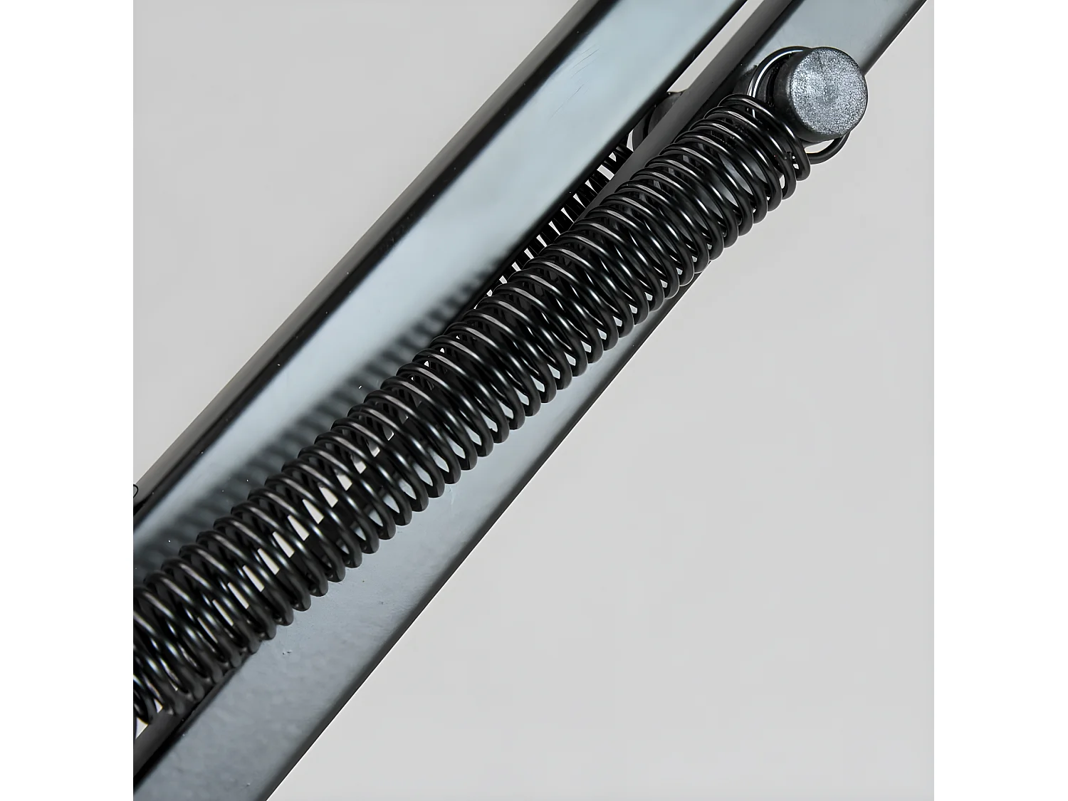 Lampe de bureau articulée Avati avec structure en métal 1xE27 - Noir