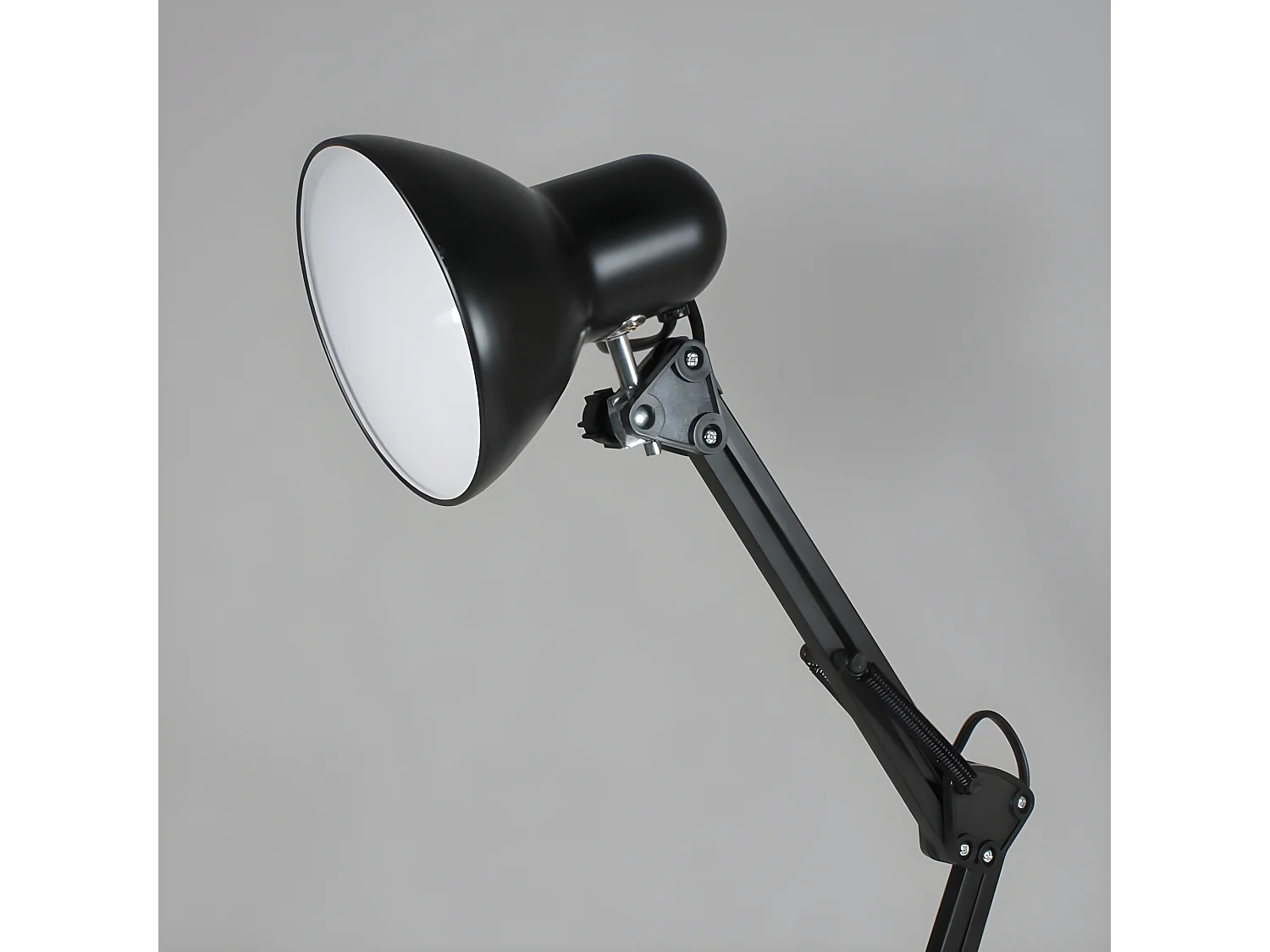 Avati Flexo Articulado com Estrutura Metálica 1xE27 - Preto