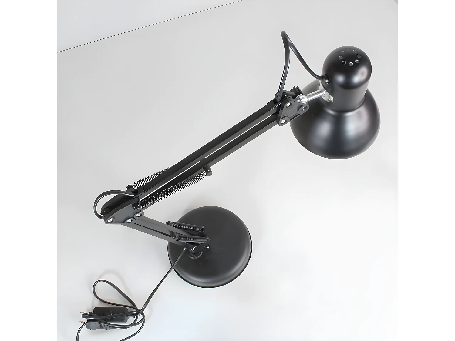 Avati Flexo Articulado com Estrutura Metálica 1xE27 - Preto