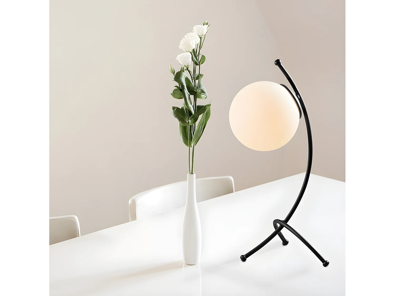 Kelen tafellamp met moderne metalen structuur en glazen bol 1xE27 - Zwart