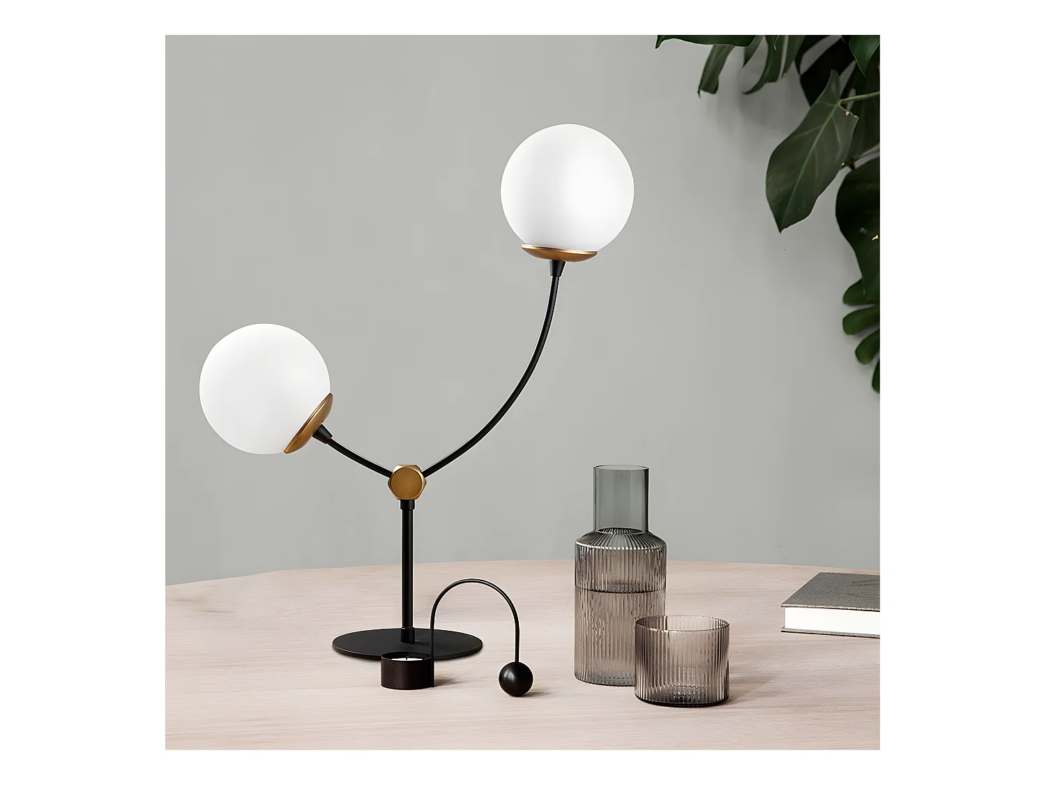 Lampe à poser Mosoma avec structure en métal et sphères en verre 2xE27 - Noir et Or