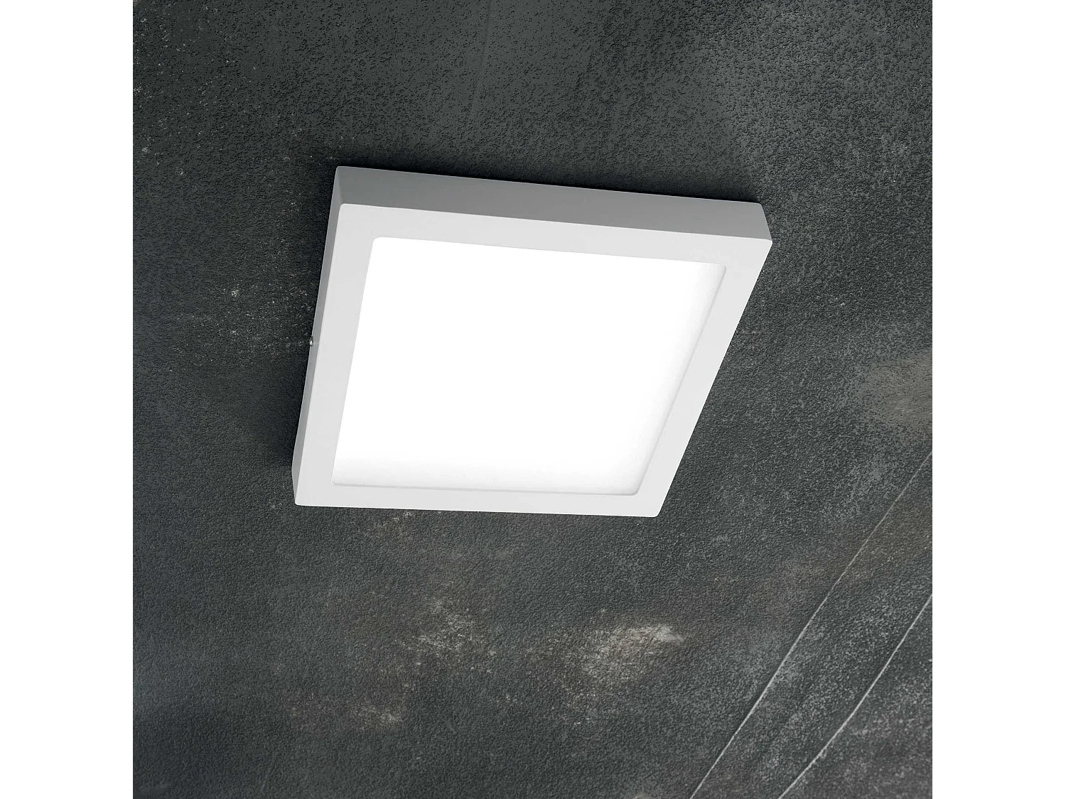 Plafón cuadrado o aplique de metal blanco con luz led