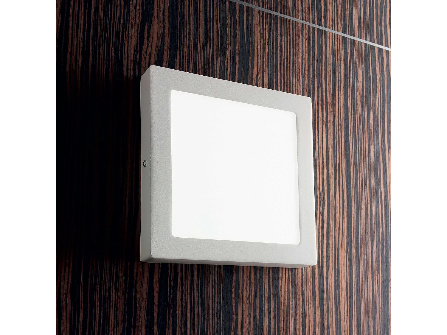 Vierkante plafondlamp of wandlamp in wit metaal met led-licht